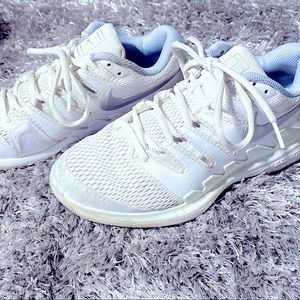 White Nike women’s shoe size 7